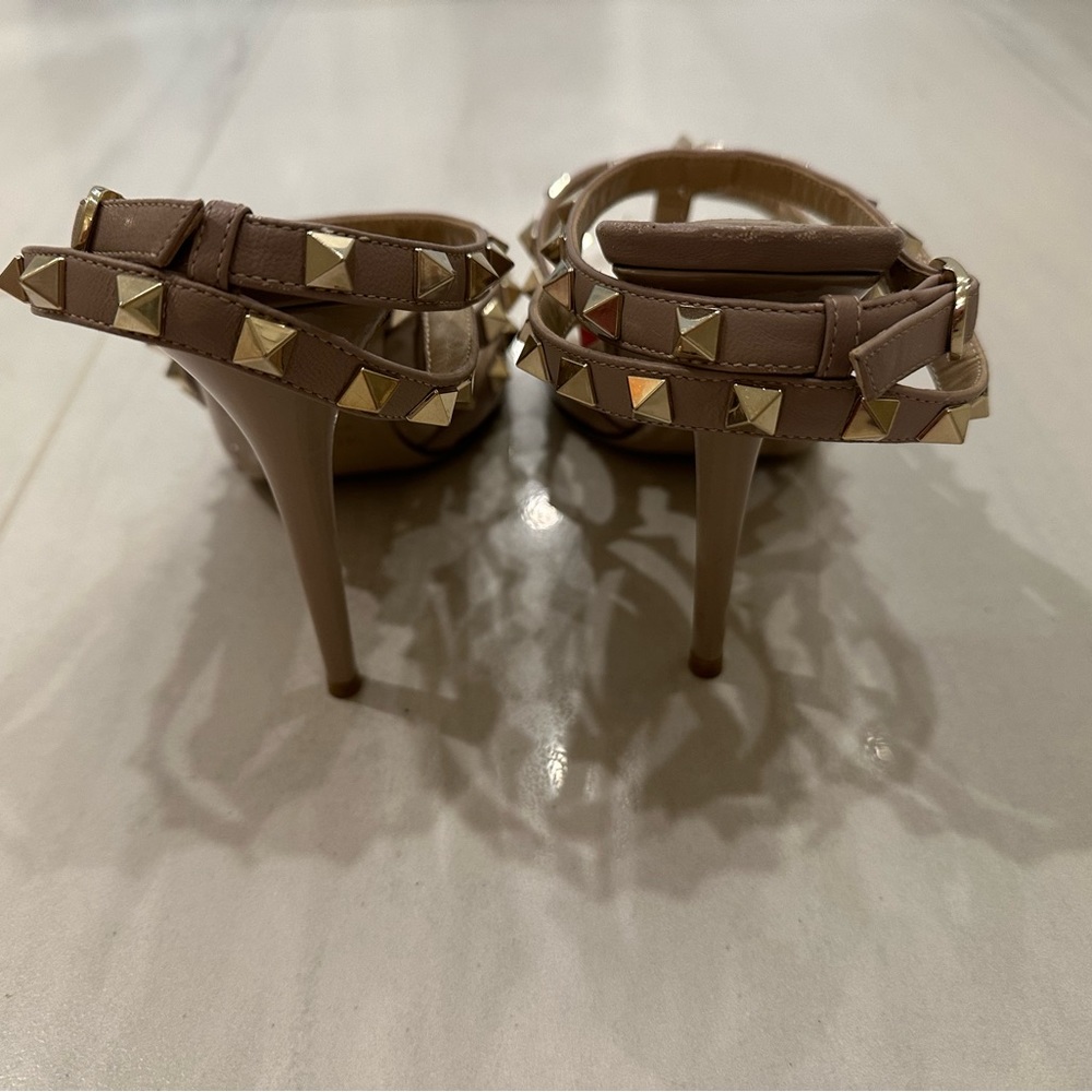 Authentic Valentino Nude Patent Rockstud Caged Pump Sz 39 - Picture 5 of 9